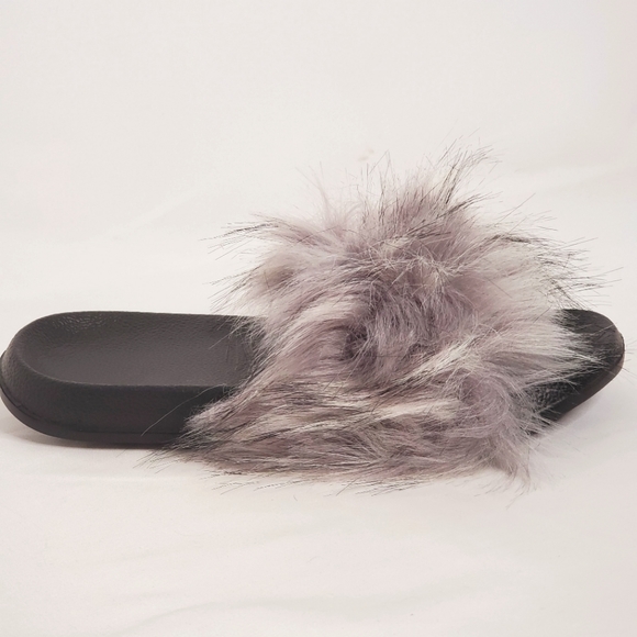 Women's Anti-Slip Grey Faux Fur Fluffy Slippers - Picture 2 of 7